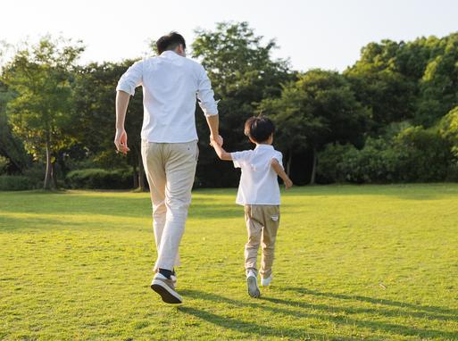 父親，是你決定了孩子中學能否過好！當?shù)亩己煤每纯?